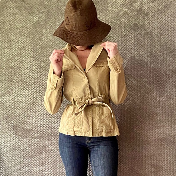 Ann Taylor Jackets & Blazers - Ann Taylor khaki tie waisted jacket extra small 💕